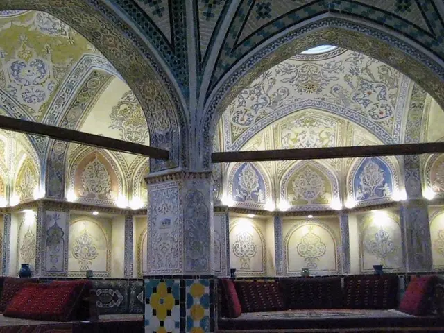 Çinili kubbesiyle hamam içi — Battalgazi, Masaj Salonun
